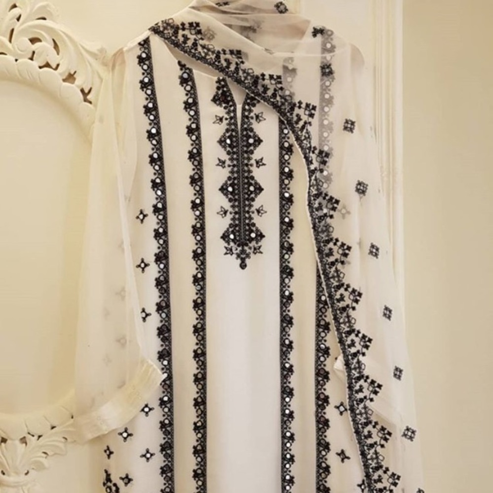 Size small AGHA NOOR 3 pc suit